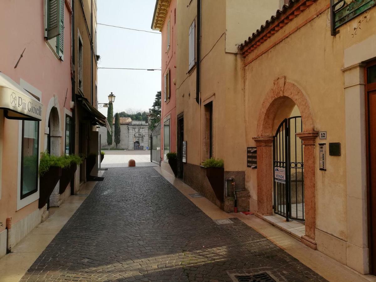 Ferienwohnung Domus Romanae In Centro Storico Peschiera del Garda Exterior foto